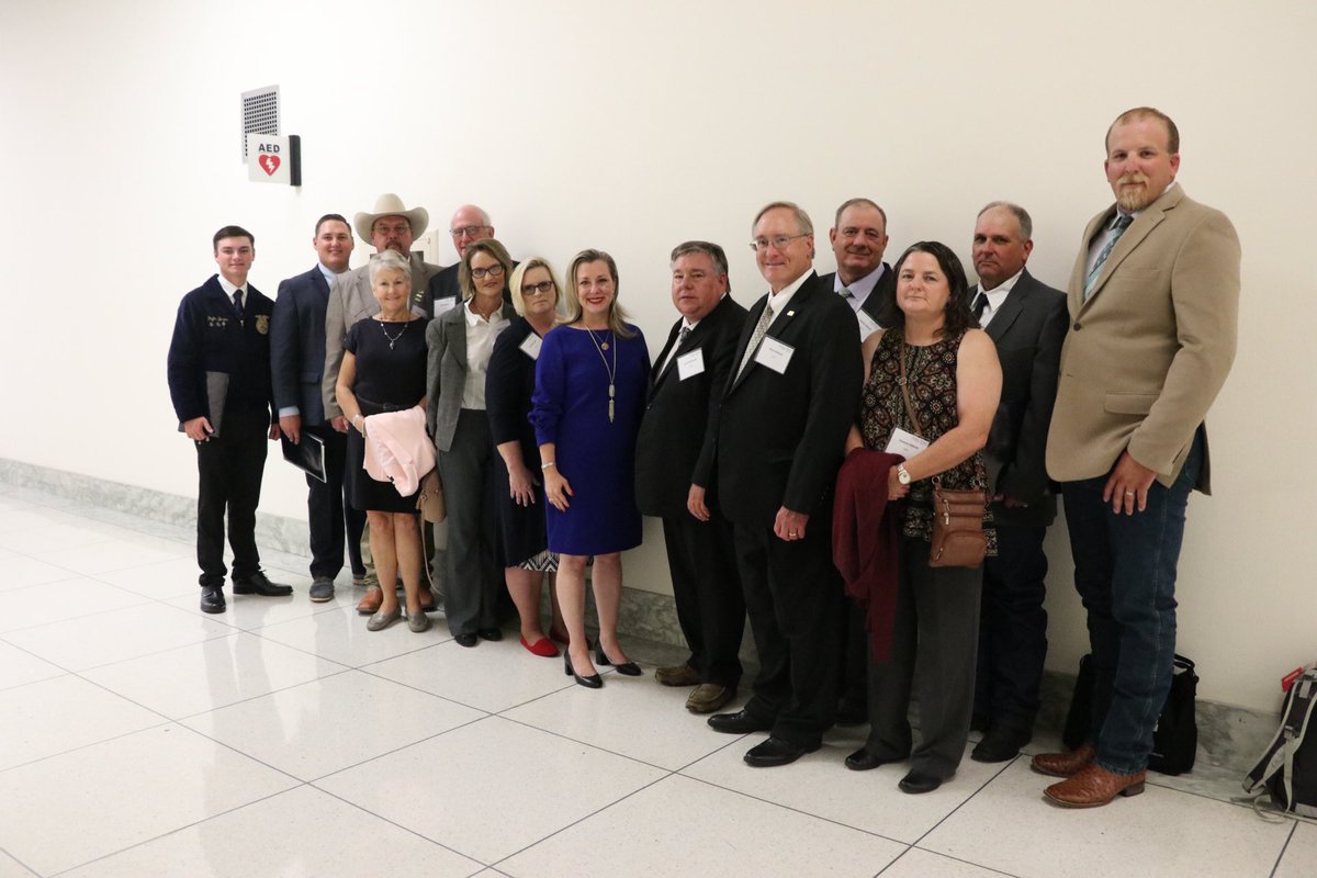 AFRFarmOrg's tweet photo. This afternoon, we had successful meetings with both @RepKendraHorn and @RepMullin.
We appreciate their acknowledgment of the current struggles facing Oklahoma’s farming and ranching families. #nfuflyin19 https://t.co/MTeZy3v0Em
