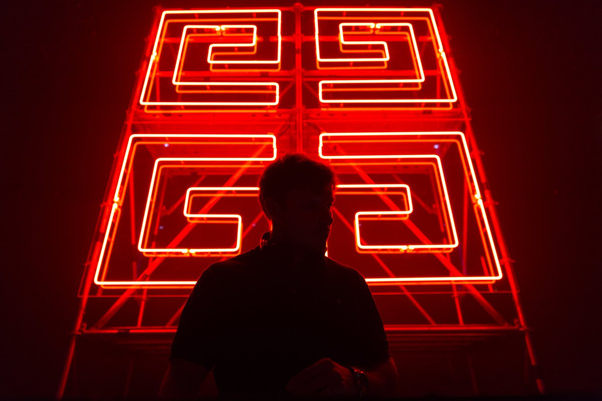 Nous étions avec <a href="/momeofficial/">Møme</a>, l'invité de @ParfumsGivenchy lors de la soirée #laforbiddenparty le 4 septembre. <a href="/MercuryFrance/">Mercury Records</a> <a href="/ablacklemon/">agence black lemon</a>