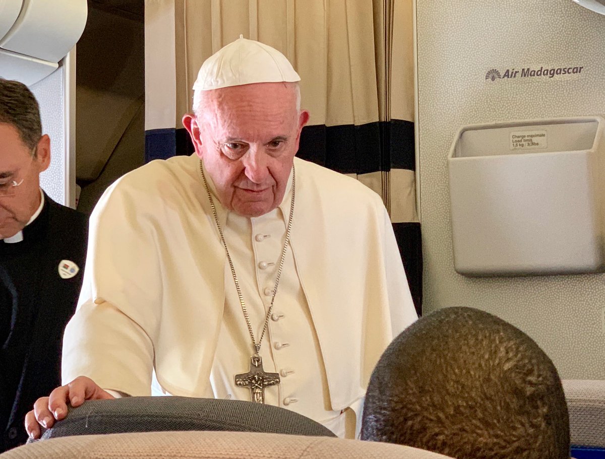 antoniospadaro's tweet photo. La #xenofobia… è una malattia umana, come il morbillo… E tante volte le xenofobie cavalcano l’onda dei #populismi politici… in alcuni posti sento fare discorsi che somigliano a quelli di Hitler nel ’34. È come se in #Europa ci fosse un pensiero di ritorno. #PapaFrancesco https://t.co/V2jP8IZA6w