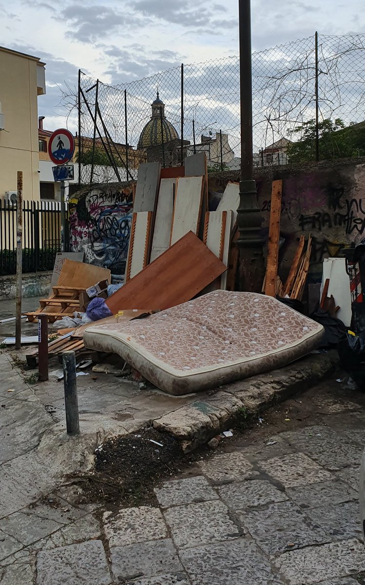 andreafilippone's tweet photo. Incivili abbandonano, @RapPalermo per favore intevenite prima dell'inizio delle scuole, piazza del gran cancelliere.
@RifiutiamociPA @LeolucaOrlando1 https://t.co/wf8c295k4j