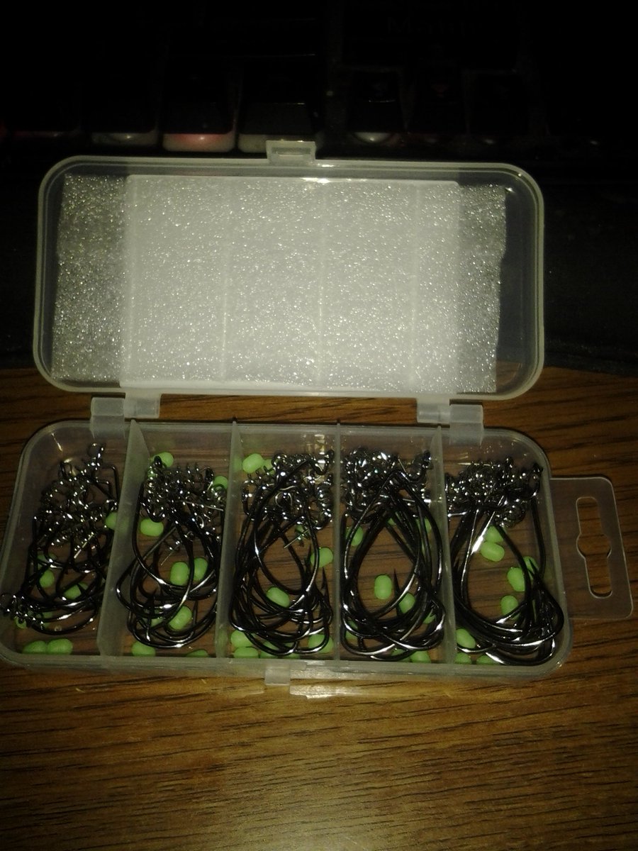 cfenn123's tweet photo. Nice product 50 fish hooks ten of each size.
sizes 2,1,1/0,2/0,3/0
with plastic case. I used to caught some cat fish the hook worked great.  Made from high carbon steel.
https://t.co/VbeMowdDhL https://t.co/vR0GJ4u6vf