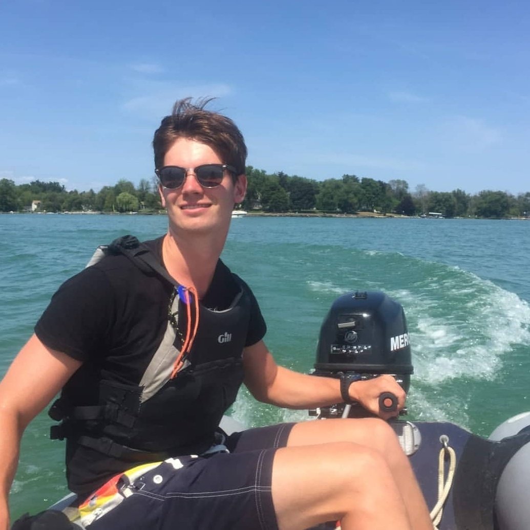 ***MEET THE COMMITTEE***
Name: Alex Clay 
Position: Social Sec 2/2
Age: 20
Degree: 3rd Year Architectural and Environmental Engineering 
Favourite uni sailing moment: when the 3rd team beat the 2nd team at qualifiers (😂)
#FindYourActive
#breezeon
#sailingisasport
#greenandgold