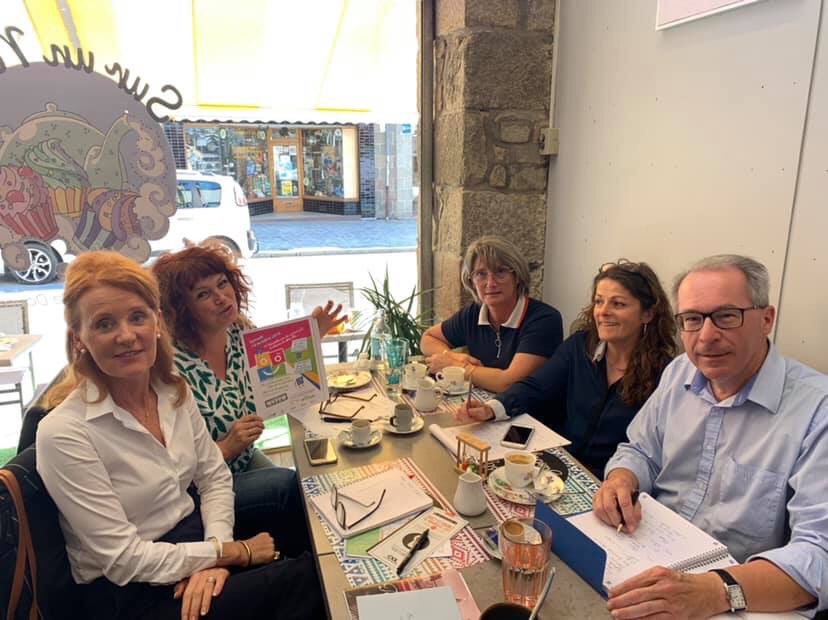 Préparation de notre quatrième Journée Nationale du Commerce de Proximité le 12  octobre !
Les idées fusent!
En route pour le quatrième sourire...