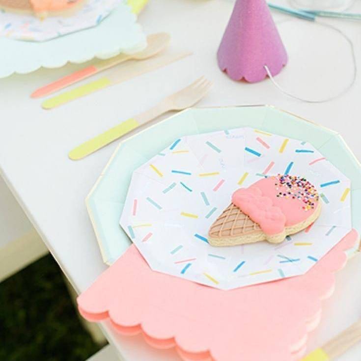 piccolafestaweb's tweet photo. Y con esta monada de mesa nos despedimos por hoy. Mañana más ideas bonitas. Vía https://t.co/mv8QdqWVvE

#babyshower #cumpleaños #celebración #evento #decoración #candybar #mesadulce #piccolafestaweb https://t.co/fy08iVUWlK