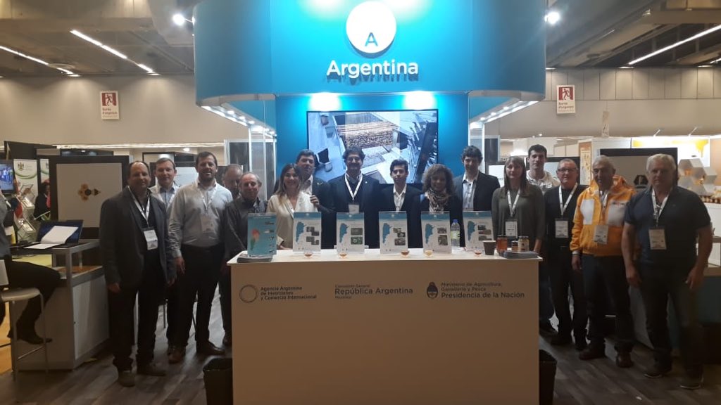 #GLOBA estuvo presente en #APIMONDIA2019, la feria de miel más importante del mundo. 

<a href="/ljsarquis/">Leo Sarquís</a> junto a <a href="/mbeaguerra/">Beatriz Guerra</a> participaron del stand argentino y acompañaron a las empresas de la provincia de Buenos Aires.