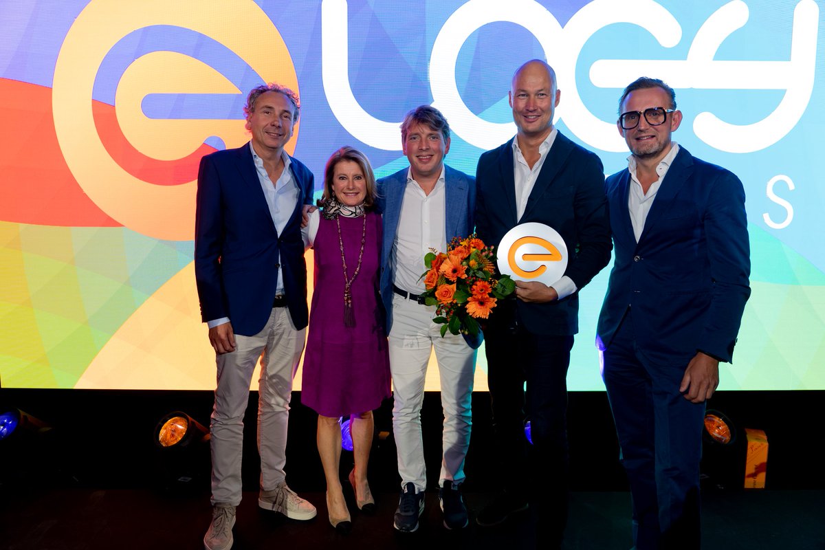 loeyawards's tweet photo. De eerste foto's van de avond: Joris Beckers (Picnic) en Thalita van Ogtrop (The Next Closet) vieren hun zojuist gekregen onderscheidingen.
#loey19 #loeyawards #10jaarloey https://t.co/Snq8qtrTz4