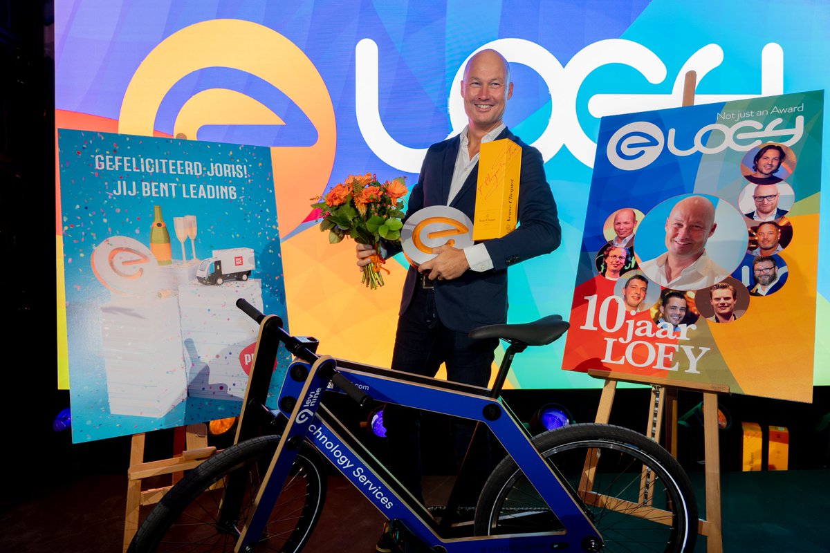 loeyawards's tweet photo. De eerste foto's van de avond: Joris Beckers (Picnic) en Thalita van Ogtrop (The Next Closet) vieren hun zojuist gekregen onderscheidingen.
#loey19 #loeyawards #10jaarloey https://t.co/Snq8qtrTz4