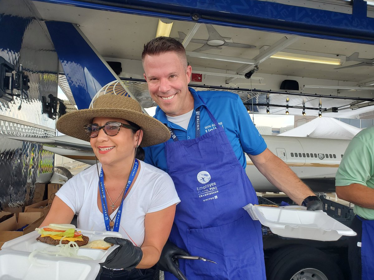 Having a blast at IAH 2019 Team Recognition Day. IAH Inflight doing what we love to do, serving others! #UIAFSbaseIAH , come on down for a burgie or hot dog. C30, till 1900. @weareunited #beingunited