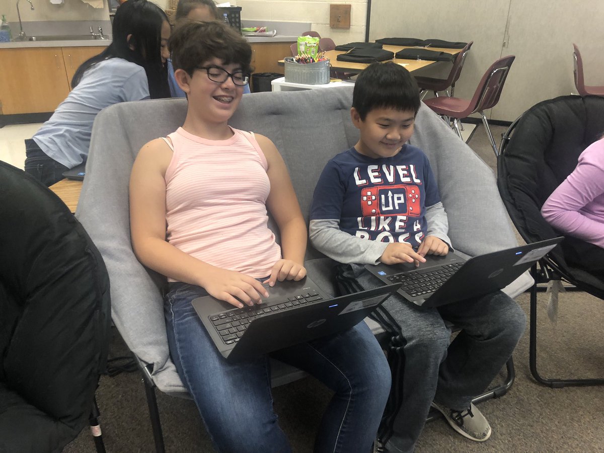 FeckoTech's tweet image. Super fun learning using flash card factory today for Caesar’s English! We love  @PearDeck!!!! #fcpsaap @PoplarTreeES