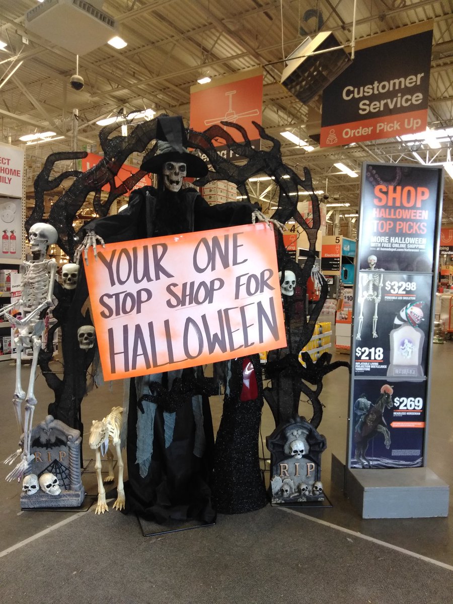 KraberMelissa's tweet photo. Way to Rock Halloween Ashley! D28 @ 1547 https://t.co/K764FeOqXJ