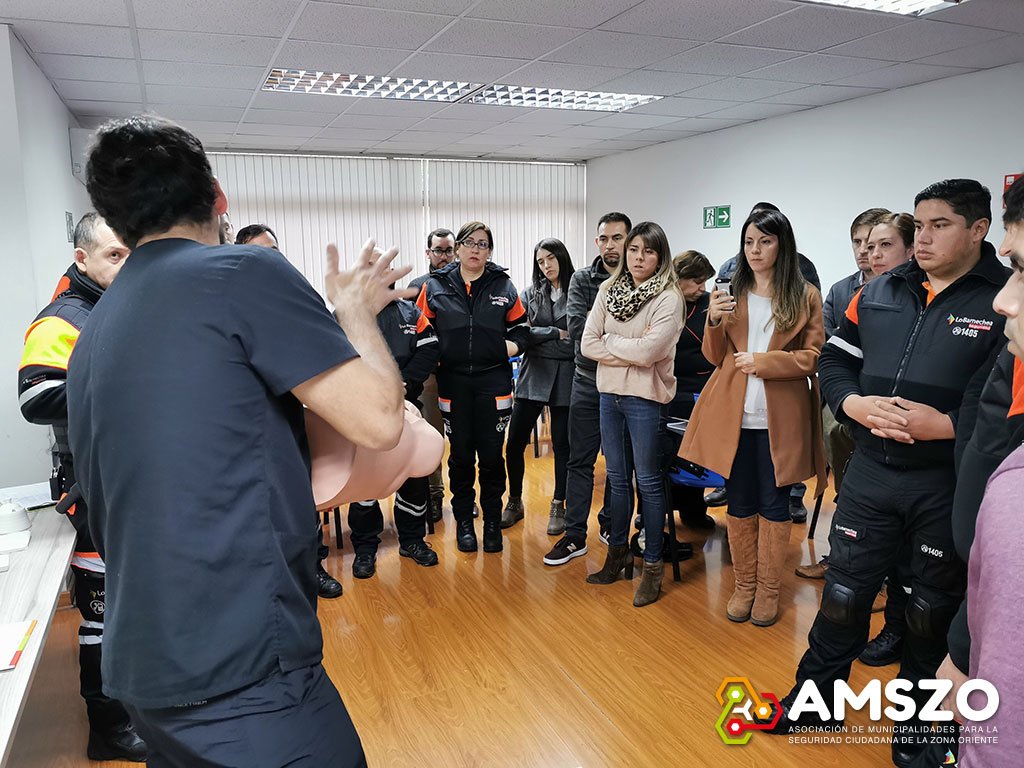 amszo_cl's tweet photo. Los funcionarios #AMSZO siempre están perfeccionándose para entregar el mejor servicio y mantener la seguridad de la zona oriente. Por ello, trabajadores de Lo Barnechea asistieron al “Taller de Primera Respuesta Frente a Emergencias de Salud” de la ACHS. https://t.co/nWwoq9PLap https://t.co/b0ZM9vbUbP