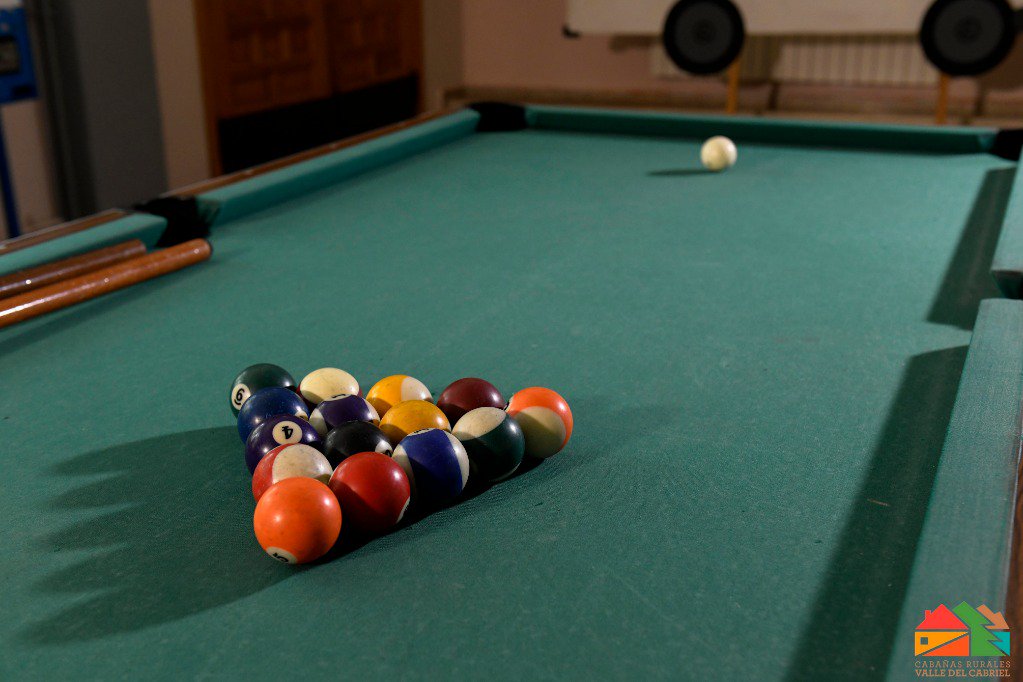 Nuestro salón social cuenta con todo lo necesario para disfrutar a cualquier hora del día.

Futbolín, billar...

☎ 967470036