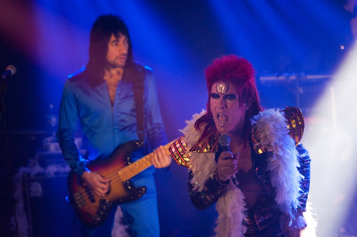 absolutebowie's tweet photo. Bowie lovers in Lytham St Annes!
#AbsoluteBowie return to @LowtherTheatre on Saturday 5th October.
Carry The News...
Tickets->> https://t.co/OriHYWm9LD
#lytham #StAnnes #FyldeCoast #LythamHour #LoveLancs #Lancs https://t.co/4vXdXiJHbv