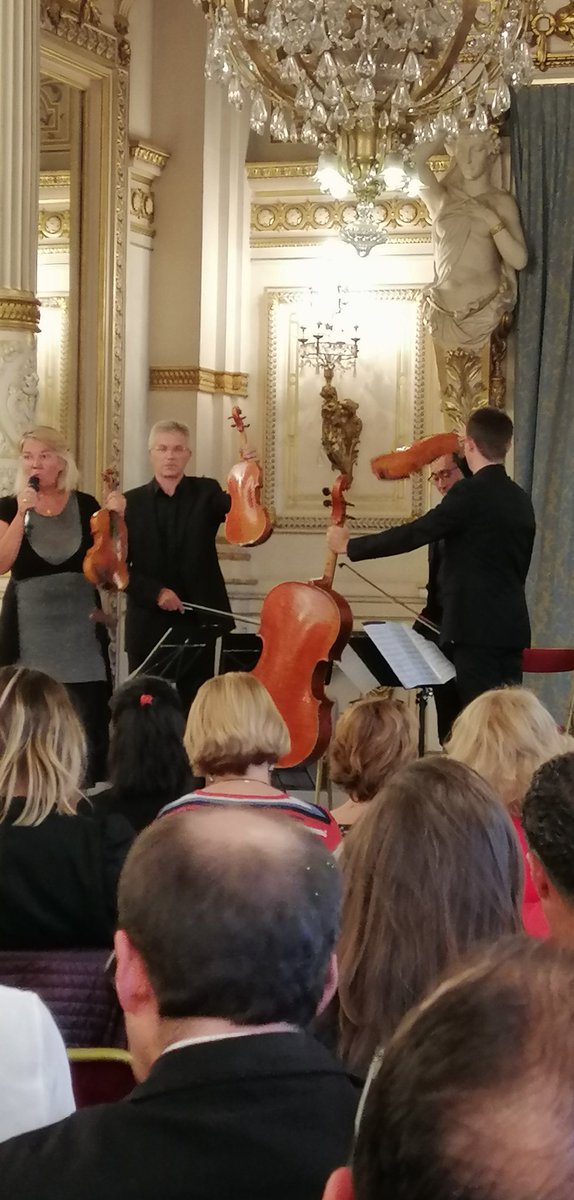 parigat's tweet photo. Très belle action organisée par @cnfpt, la FPE et la FPH. L'émotion dans le management par le @QuatuorAnnesci https://t.co/ulTeQvAaIn