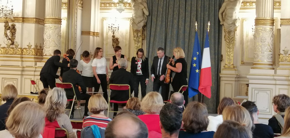 parigat's tweet photo. Très belle action organisée par @cnfpt, la FPE et la FPH. L'émotion dans le management par le @QuatuorAnnesci https://t.co/ulTeQvAaIn