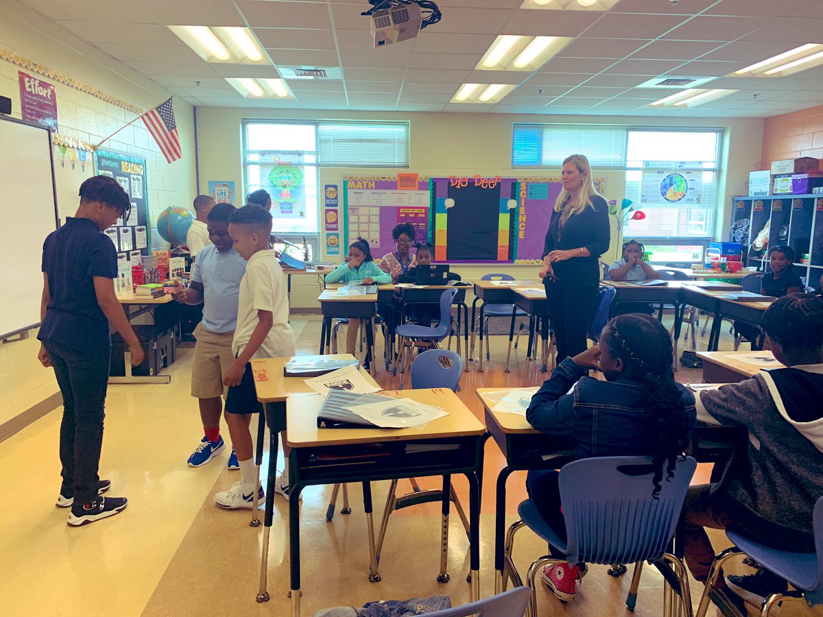 ILC_Spangler's tweet photo. @Mandy_B_Johnsonβs class enjoyed showing @AmyCashwell their hand shakes today when she stopped by @HarvieElem #sandfordharmony #relationshipbuilding #lifeready #teamfifth #harvieheroes https://t.co/RMDwFLBHyS
