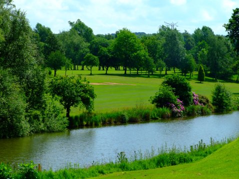 Don’t let the pros have all the fun!
In a flourish of flags &amp; face paints, Europe 🇪🇺 will take on the USA 🇺🇸 in the Solheim Cup this week. Make it a mouth-watering weekend of golf &amp; book your own round too. Team coloured hair ribbons are optional ➡️ bit.ly/BarlastonBooki…
