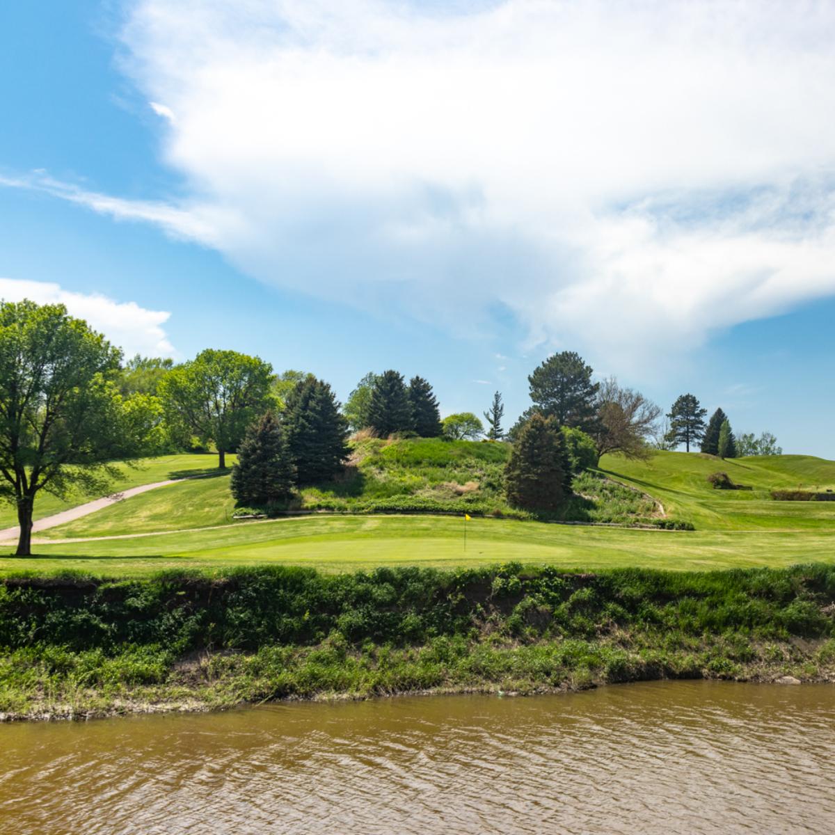 WildOakGolf's tweet photo. It's walking weather! Come enjoy the cooler temps on our course. https://t.co/ZoFVrc9ABz