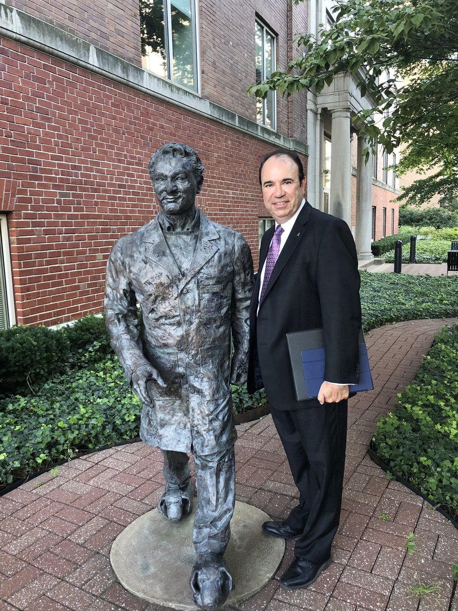 DeanEricBarker's tweet photo. Honored to deliver the White Coat Ceremony keynote address at our alma mater last week. Congratulations @stlcop PharmD Class of 2023! #stlcopalumni #whitecoat https://t.co/ccXBxo1tDS