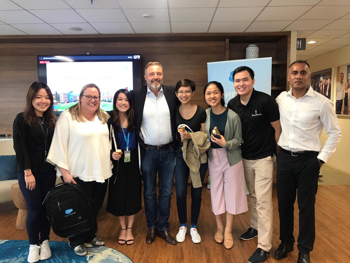 SalesforceEdu's tweet photo. Reason #101 to launch your career at Salesforce; unprecedented access to senior leaders like APAC General Manager, Ulrik Nehammer. Thanks @Bullefranz for such an inspirational session w/our APAC #Futureforce today 🙌 . Learn how you can join us at https://t.co/ML0ID2FWWB https://t.co/lnCctMZ2mu