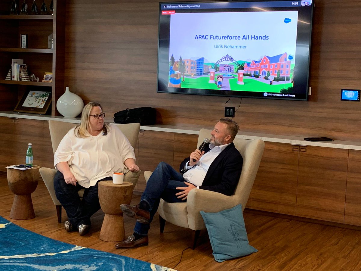 SalesforceEdu's tweet photo. Reason #101 to launch your career at Salesforce; unprecedented access to senior leaders like APAC General Manager, Ulrik Nehammer. Thanks @Bullefranz for such an inspirational session w/our APAC #Futureforce today 🙌 . Learn how you can join us at https://t.co/ML0ID2FWWB https://t.co/lnCctMZ2mu