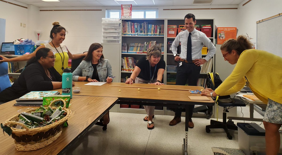_AGodfrey's tweet photo. Having way too much fun with a catapult investigation!  #inquirylaunch #5thgradeteam  #baysideriseup https://t.co/cwGEpb1yJt