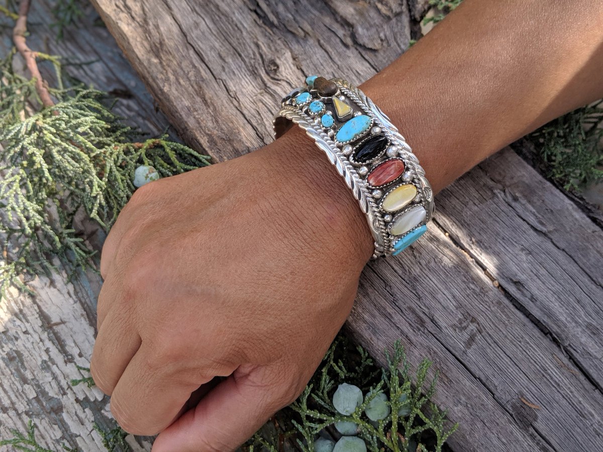 StephaneeHappee's tweet photo. https://t.co/SuRgbjYUuL
#navajojewelry #turquoise #navajo #handmade #turquoisejewelry #sterlingsilver #jewelry #newmexico #oneofakind #native #womensjewelry #sterling #turquoisedesires #navajostyle #unique #shopsmall #native #localbusiness #bohostyle #turquoisetreasures #artlover https://t.co/zxqtiS7ujn