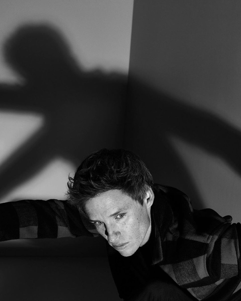 MCDV2's tweet photo. New beautiful #BlackandWhite photo !!
#EddieRedmayne photographed by #PeterHapak for @VanityFair #TheAeronauts @theaeronautsmov
Source: https://t.co/1lGYyOh5Dd https://t.co/CD0cHtKEGg