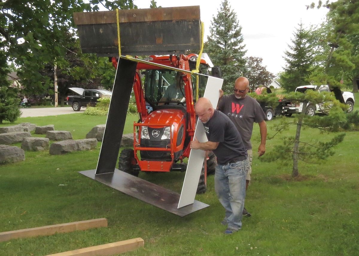 ColborneSchool's tweet photo. We would like to send a big shout out to Comfort Zone Heating and Air Conditioning for sponsoring the relocation of the sculptures donated to us by David Ruben Piqtoukun! We couldn't have done it without them. #Commuitypartners #sothankful #kprschools #kprisAwesome https://t.co/4t9VQXtp1i