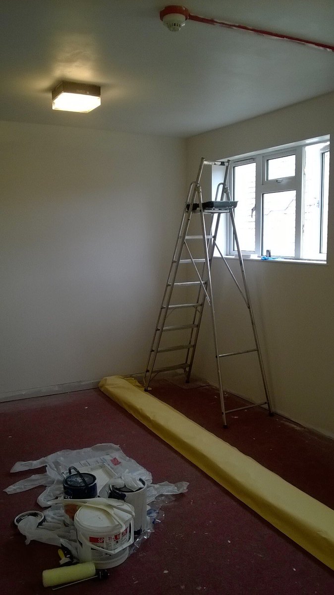 <a href="/TescoKeithmoss/">Tesco Keith</a> champion out supporting one of our #Bagsofhelp £4000 grant project winners. 🔵🔵🔵Local community hall receiving a wee makeover. Looking forward to seeing the finished result <a href="/greenspacescot/">greenspace scotland</a> @Tesco_Scotland #OurFiona 💙#decorating