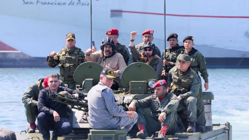 ConElMazoDando's tweet photo. ¡Garantía de Paz! Presidente Maduro anunció inicio de Ejercicios Militares Fronterizos (+tuit) https://t.co/8QUx8aKOEa  #ElSolDeVenezuelaNaceEnElEsequibo https://t.co/AM5K9Mm1PL