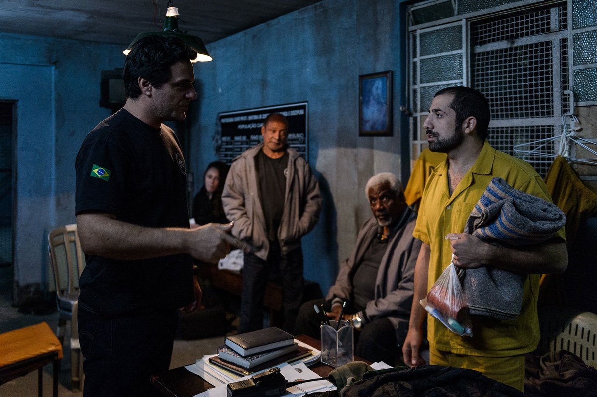 CebolaVerdeBR's tweet photo. Com Rodrigo Lombardi e #Kaysar confira cartaz e primeiro #Trailer de "#Carcereiros - O Filme" | https://t.co/ldA82L1jeQ #GloboFilmes #Gullane #RafaelPortugal #RodrigoLombardi #SprayFilmes https://t.co/Nzh7NZjL8u
