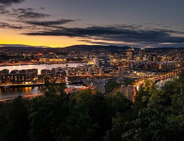VisitOSLO's tweet photo. Oslo by night 😍 #oslo #visitoslo Photo: @oisteintovsen https://t.co/SF7fYGVMVu https://t.co/QFenyvDq3d