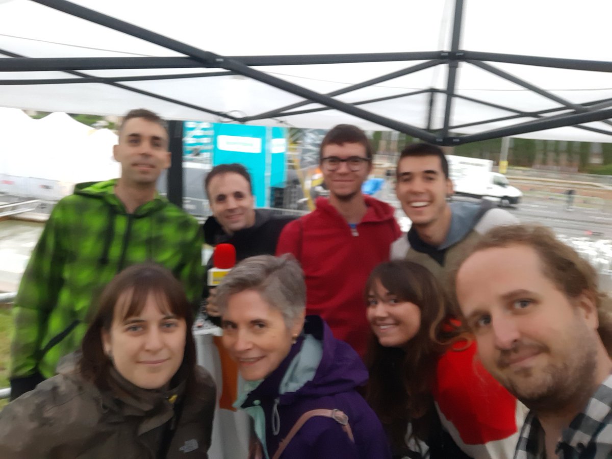 sants3radio's tweet photo. Ja ho tenim tot a punt a l'estudi mòbil de #Sants3Ràdio a l'Avinguda Maria Cristina, on demà #11deSet a partir de les 16h farem un programa especial en directe per explicar-vos la concentració que ha convocat l'@assemblea al nostre districte. 📻 https://t.co/1xxWJtO7nn