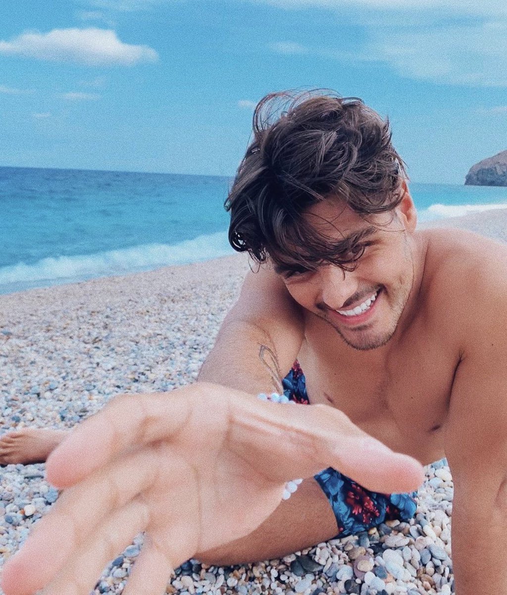 AbrahamMateo's tweet photo. Trae pa’ ca er movi’ https://t.co/devqnE0PMP