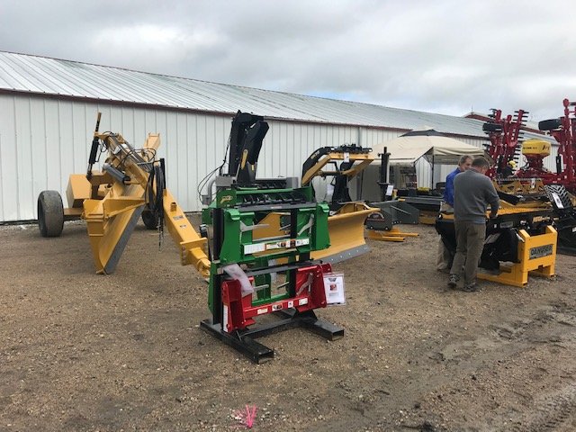 EdneyCo's tweet photo. π@BigIronFarmShow 2019 is here! Check out our exhibit at booths 725, 726, 1063, & 1064 today through Thurs., 9/12.
#farmequipment #balers #balewrappers #baleprocessors #haytedders #cutters #mowers #zeroturn #attachments #seeders #snowremoval #rockpickers
https://t.co/gAfSQlzC59 https://t.co/XzkGl4i9kl
