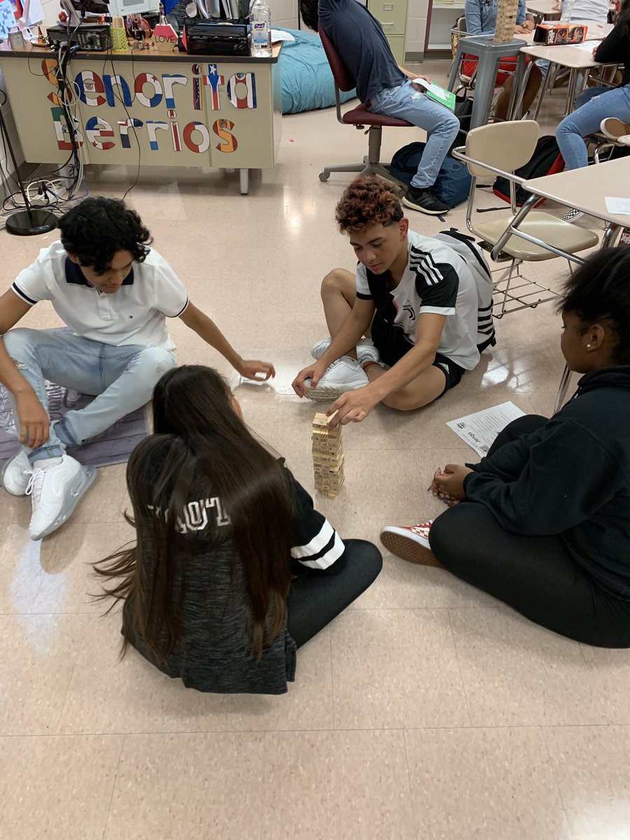 senoritaberrios's tweet photo. Pretty amazing things are happening in my Spanish for Spanish Speakers 2 class. Today they analyzed and discussed the different dialects of Spanish. Even I learned a new word... "Tuanis" means "cool" in Honduras and Nicaragua! #latinxpride #latinxexcellence #learnwithstudents https://t.co/ijdujzsNJO