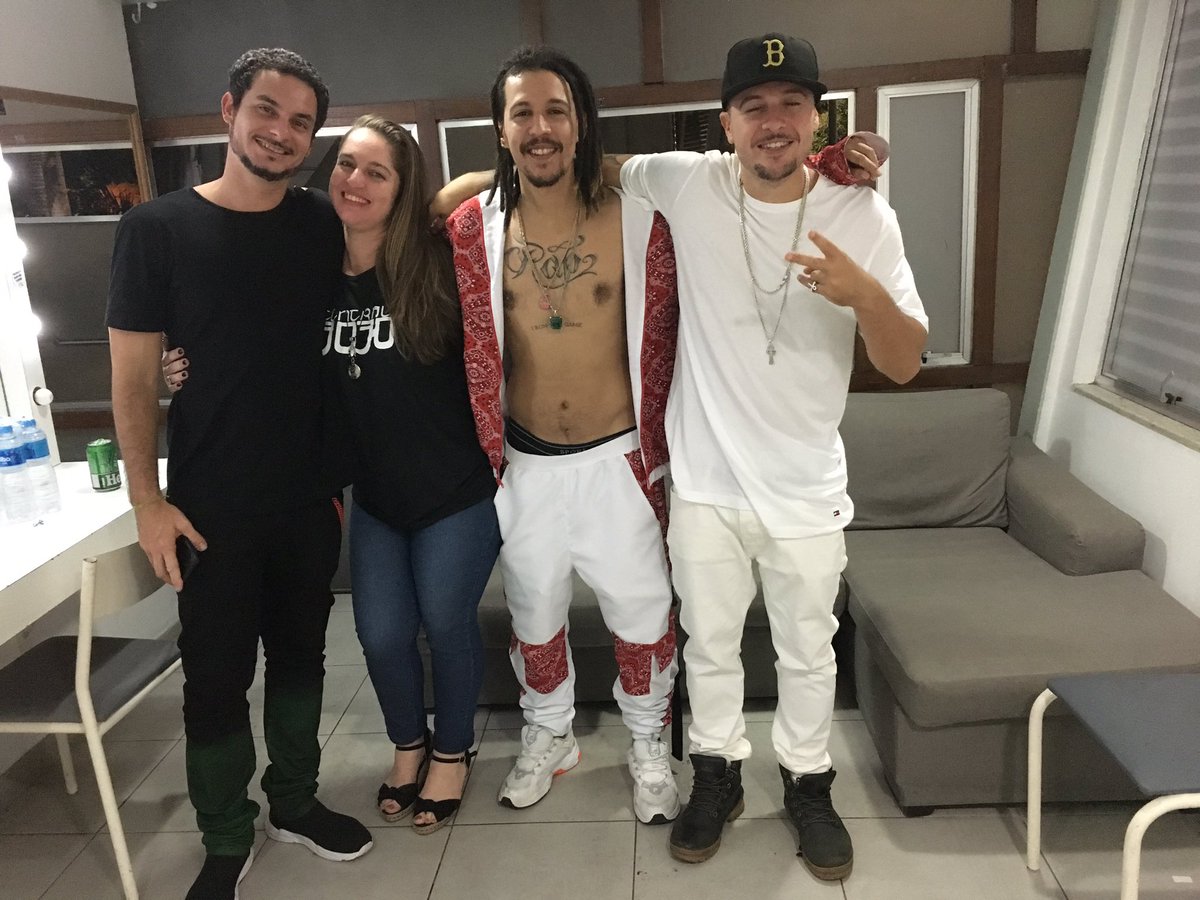 AleCastello3030's tweet photo. Mais um show mais que especial pra conta !! @3030oficial @Central3030  Amo sem moderação 💙💙💙 @BrunoChelles @Rod_3030 @Lk3030 https://t.co/RyrJG0jgGk