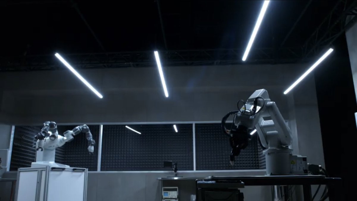 AndyRobot's tweet image. Introducing iPhone 11 Pro — Apple youtu.be/cVEemOmHw9Y #robots #andyrobot @ABBRobotics