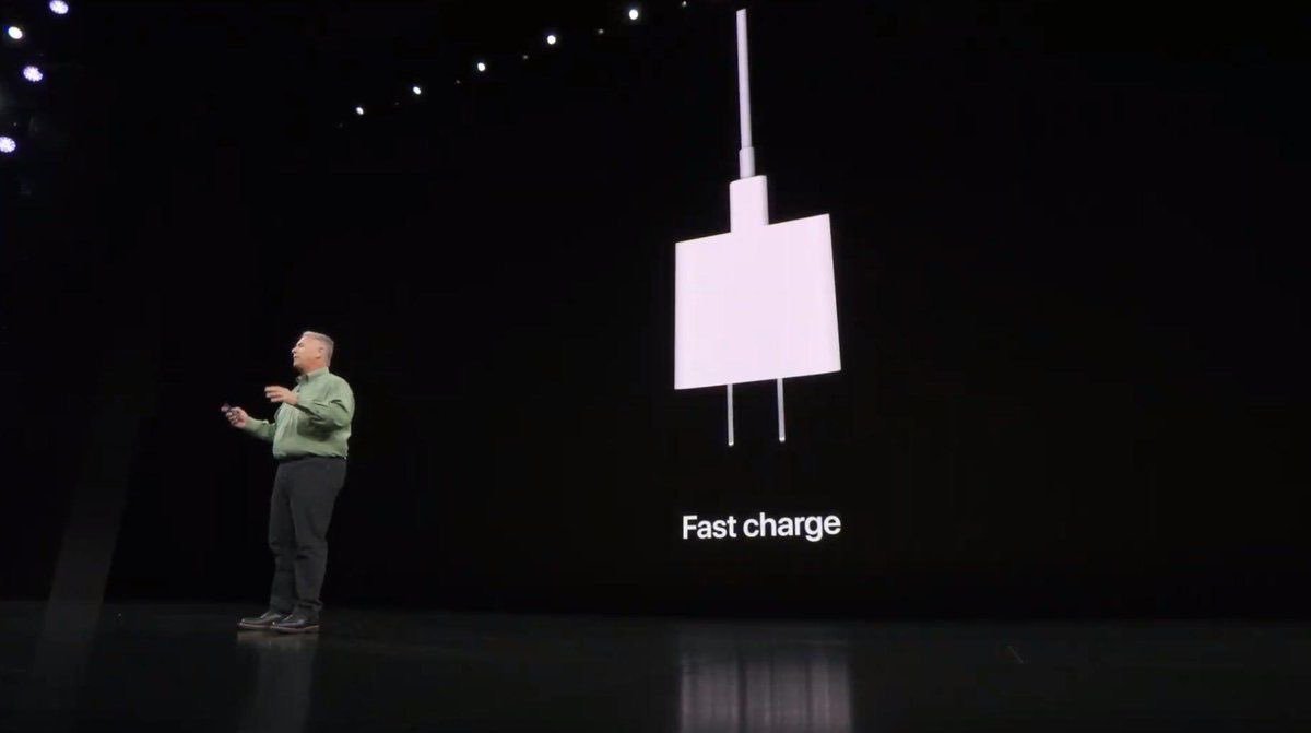 mylene_prost's tweet photo. La charge rapide arrive enfin avec l’iPhone Pro et pour une fois le chargeur sera dans la boîte ! 💪🏼 #AppleEvent https://t.co/1RjYHd1cMd