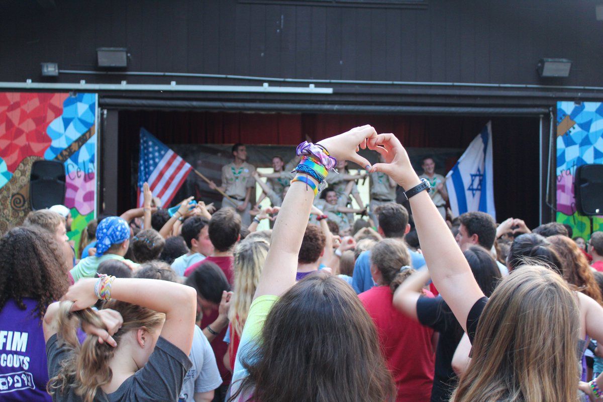 That one time this summer when the Israeli Scouts performed! 😍 What color scouts shirt do you have?