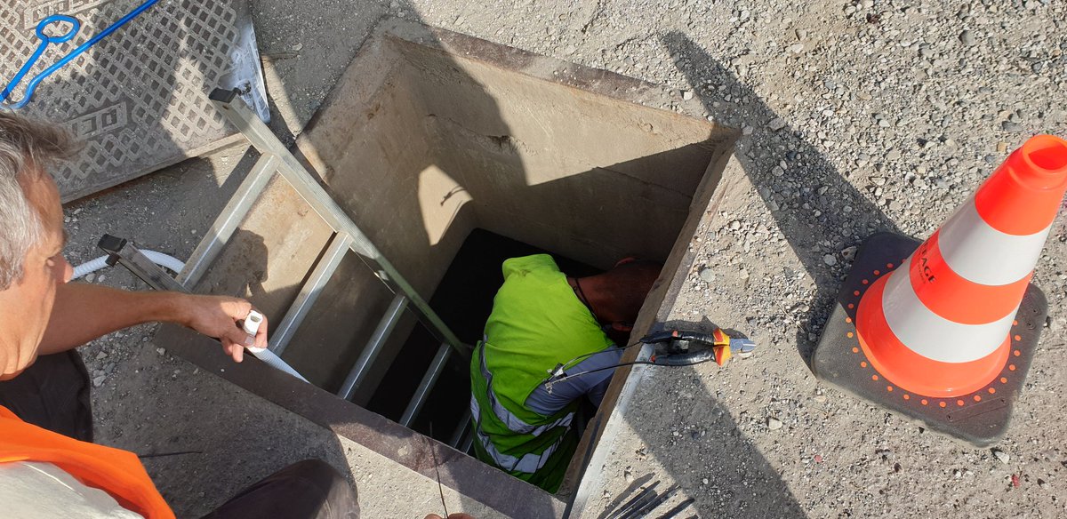 whymper_conseil's tweet photo. Livraison ce jour de +7km de réseau #Fibre sur @GrandChambery entre #Bassens et #Challes-Les-Eaux. @alpesys en quelques chiffres 2020 : CA 1M€ , 400km de fibre éclairée et 100km de réseau en propre, 3 #DataCenter savoyards adductés. @SavoieDepart @hubdesalpes @ChambeGrandLac https://t.co/AW2zsIWanB