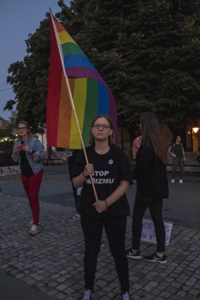 belgradepride's tweet photo. Ne odričemo se antifašizma, jedne od naših ključnih vrednosti. U Nišu je pre samo par meseci izboden mladić jer je na majici nosio antifašistički simbol. Zbog toga smo rešili da prošetamo i poručimo #NeOdricemSe Niša i antifašizma! 🏳️‍🌈 https://t.co/ypvJSzIvFz