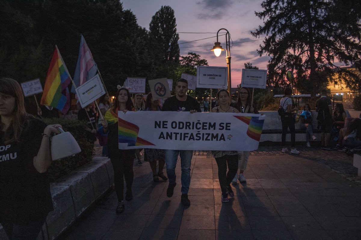 belgradepride's tweet photo. Ne odričemo se antifašizma, jedne od naših ključnih vrednosti. U Nišu je pre samo par meseci izboden mladić jer je na majici nosio antifašistički simbol. Zbog toga smo rešili da prošetamo i poručimo #NeOdricemSe Niša i antifašizma! 🏳️‍🌈 https://t.co/ypvJSzIvFz