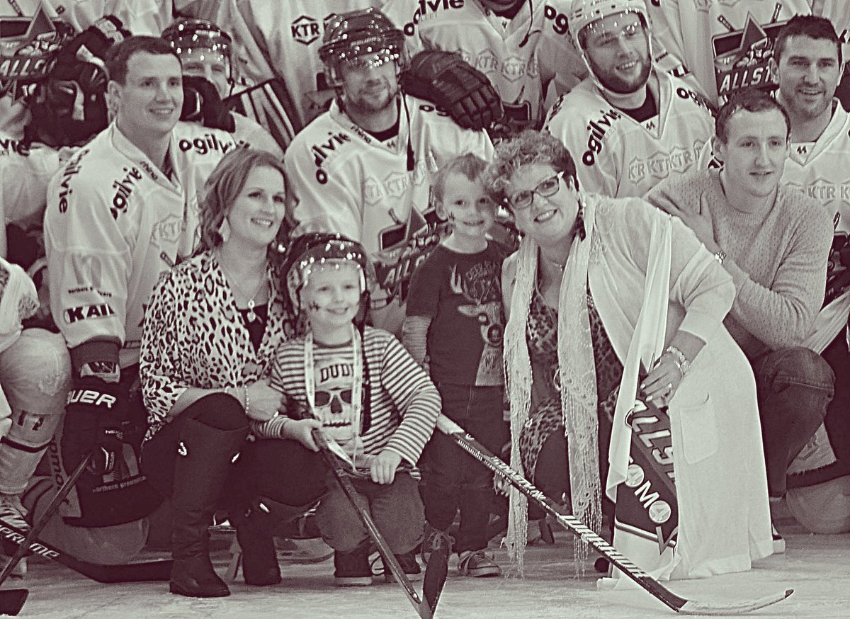 Our thoughts, and of course everyone's in the hockey community are with Mark, the boys and family today. 

The game on Saturday between Steelers and Storm is going to be emotional. 

The hockey community really comes together in such difficult times. 

Much love x 💖