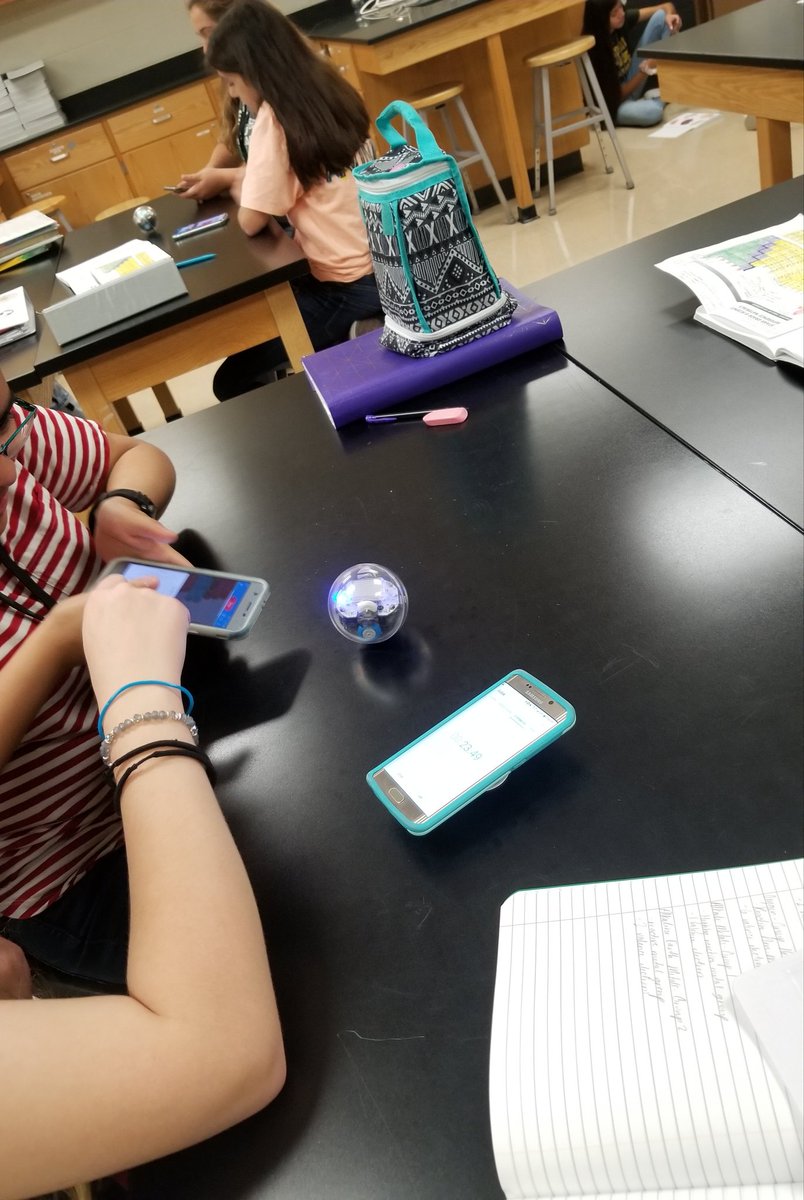 tmsmithey's tweet photo. Learning the periodic table and coding! Great day in Mrs.Freeman's class! @Waxahachielsd @HachieHowardJH #dartfoundationgrant https://t.co/HeL1PVKjed