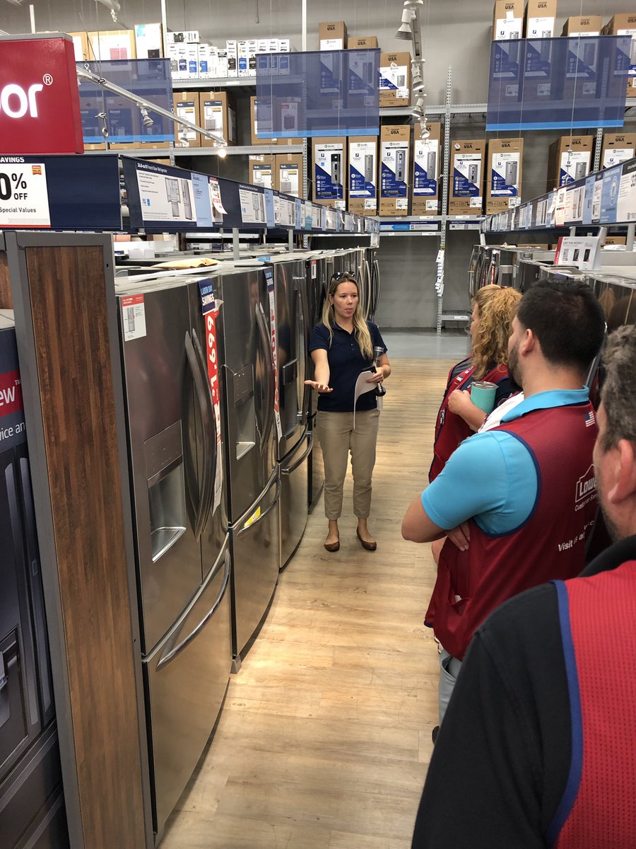 dantep_lowes's tweet photo. Thank you Brittney @GE_Appliances for providing knowledge on all your product lines and some delicious Lowes’s donuts. #Lowes2238 #District1270 #frommillworktoappliances #SpecialitySpotlightWalk #HoleInOneDonuts @Johntkinder @michaelatlowes https://t.co/ymnUHxYpIq