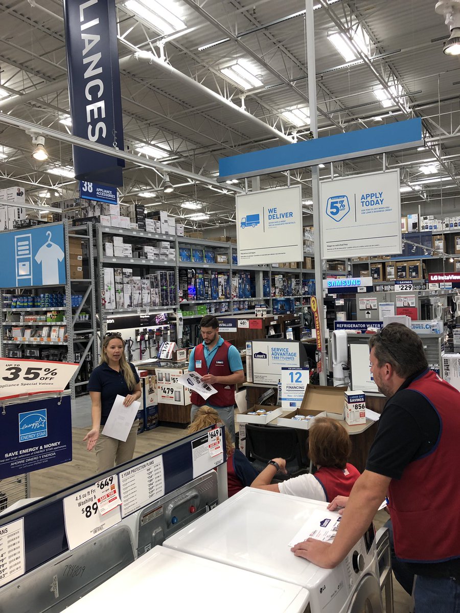 dantep_lowes's tweet photo. Thank you Brittney @GE_Appliances for providing knowledge on all your product lines and some delicious Lowes’s donuts. #Lowes2238 #District1270 #frommillworktoappliances #SpecialitySpotlightWalk #HoleInOneDonuts @Johntkinder @michaelatlowes https://t.co/ymnUHxYpIq