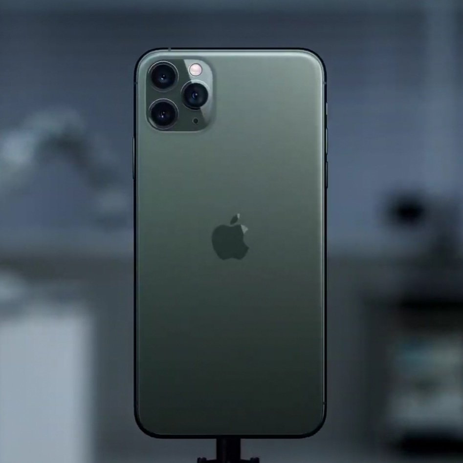 FlorinPopovici's tweet photo. Apple logo as expected centered on the new #iPhone11 #iPhone11Pro https://t.co/xpPNmyQFX4