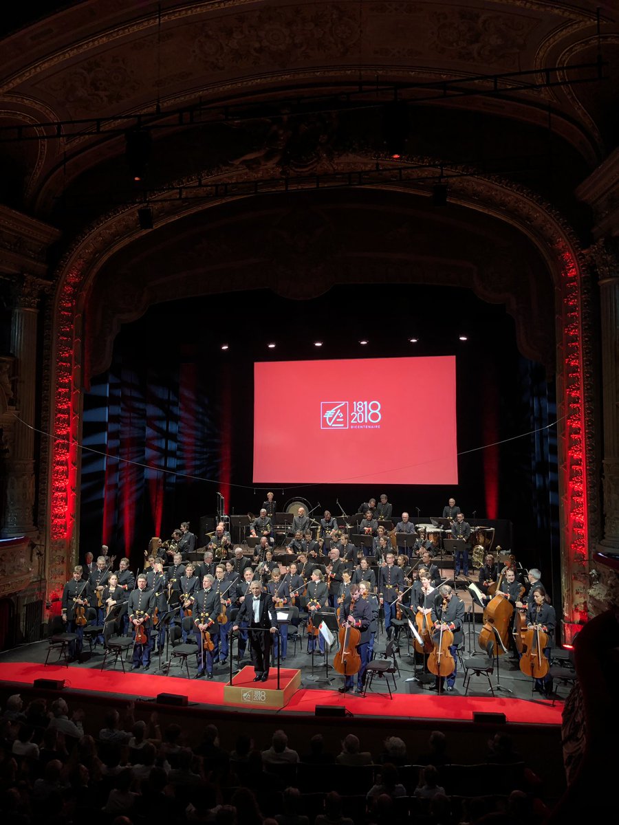 CE_LoireCentre's tweet photo. Quand grandiose et excellence prennent tout leur sens ! Magnifique clôture du Bicentenaire des @Caisse_Epargne avec ce concert de la Garde Républicaine pour la @CE_LoireCentre Avec @NEtchegoinberry et Jean Arondel, Président du Conseil d’Orientation et de Surveillance https://t.co/qgangkaDjF